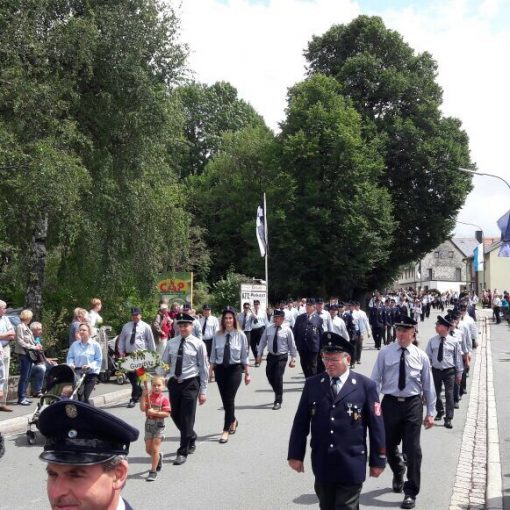 Gundlitzer Feuerwehr beim Festzug in Stammbach